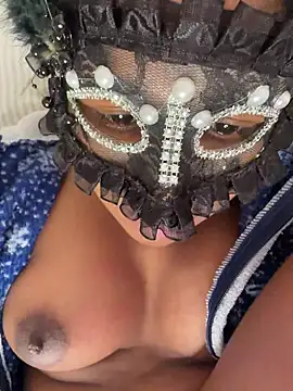 Bella Luna18 online show from November 2025 03:56:02 PM