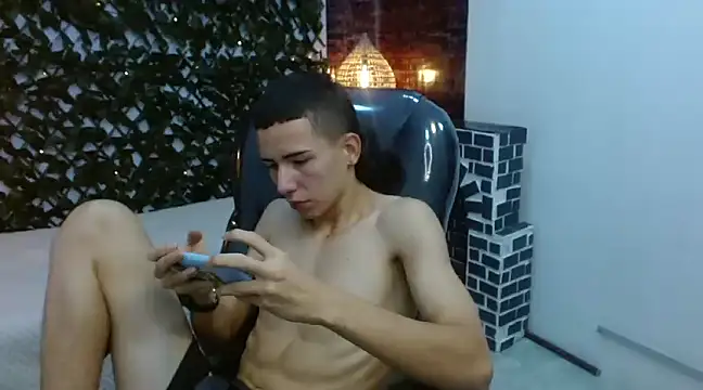 JackSwan18 online show from December 2024 04:31:01 PM