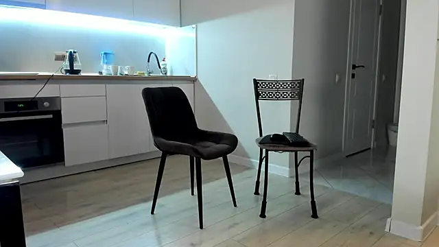 Emma Flin online show from December 2025 11:19:01 AM