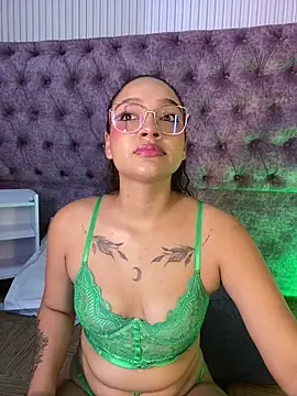 EMILYY FOXY online show from May 2026 07:04:01 PM
