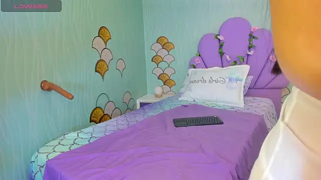 Skinny Linda online show from January 2025 05:00:01 PM