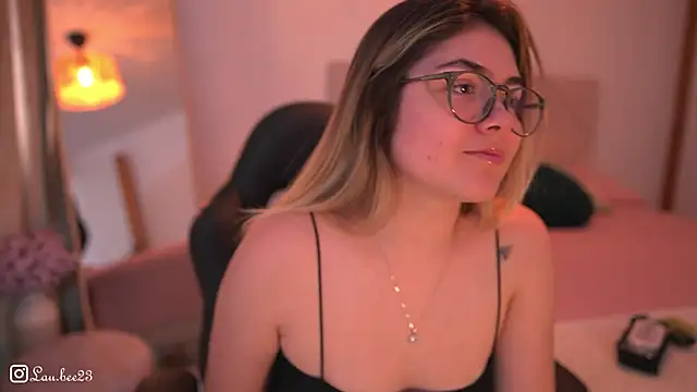 Lau Bee online show from November 2025 05:57:01 PM