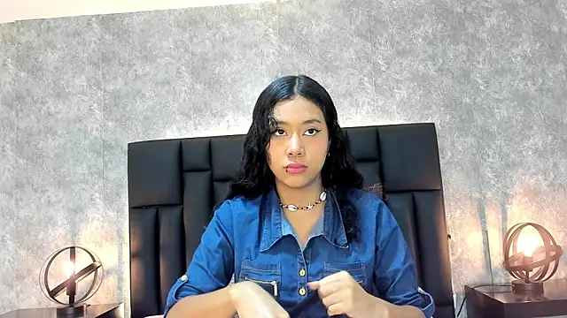 laura smith33 online show from December 2024 02:27:01 PM
