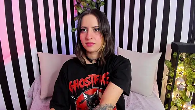 Snapshot of liz_goth chatting on May 2026 02:15:02 PM liz goth online show from May 2026 02:15:02 PM