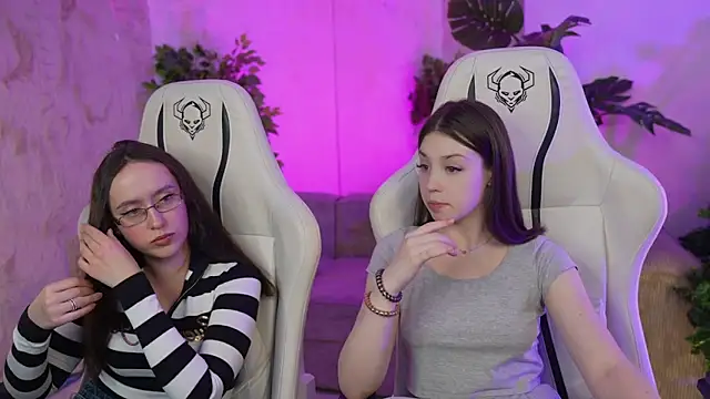 Snapshot of Beatrice_054 chatting on January 2025 08:12:01 PM Beatrice 054 online show from January 2025 08:12:01 PM