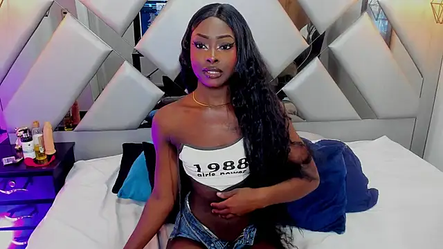 Snapshot of Nahomi-Hill chatting on February 2025 09:01:02 PM Nahomi-Hill online show from February 2025 09:01:02 PM