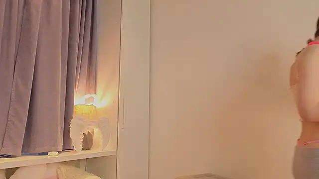 Snapshot of elfinvibes chatting on February 2026 06:12:01 AM elfinvibes online show from February 2026 06:12:01 AM