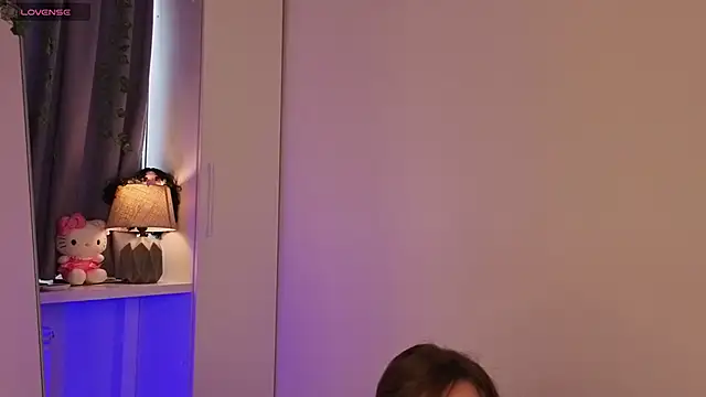 Snapshot of elfinvibes chatting on April 2026 10:37:02 AM elfinvibes online show from April 2026 10:37:02 AM