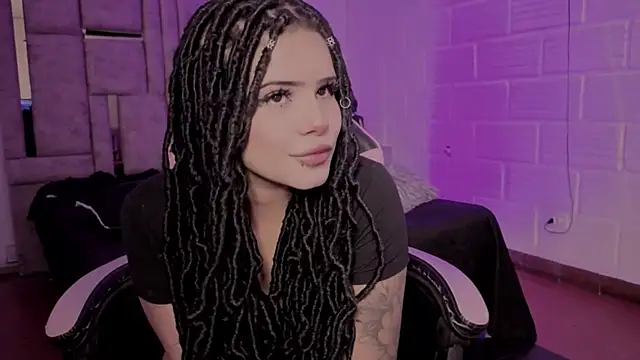 Snapshot of BonnieAnderson_ chatting on July 2026 09:20:01 PM BonnieAnderson online show from July 2026 09:20:01 PM