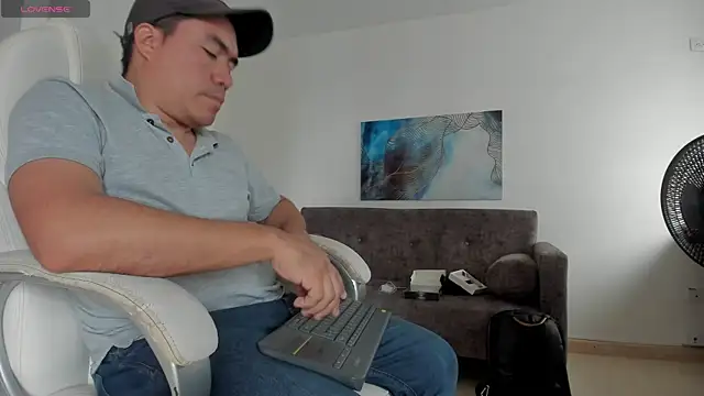 Snapshot of Jhonatan_Morales_S chatting on February 2025 08:04:01 PM Jhonatan Morales S online show from February 2025 08:04:01 PM