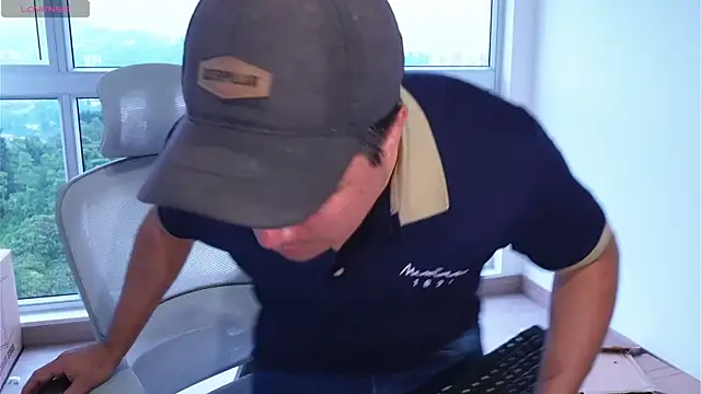 Snapshot of Jhonatan_Morales_S chatting on February 2025 10:19:01 PM Jhonatan Morales S online show from February 2025 10:19:01 PM