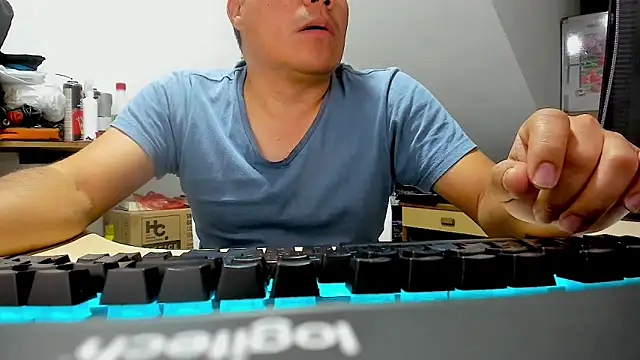 Snapshot of Jhonatan_Morales_S chatting on October 2025 04:46:01 AM Jhonatan Morales S online show from October 2025 04:46:01 AM