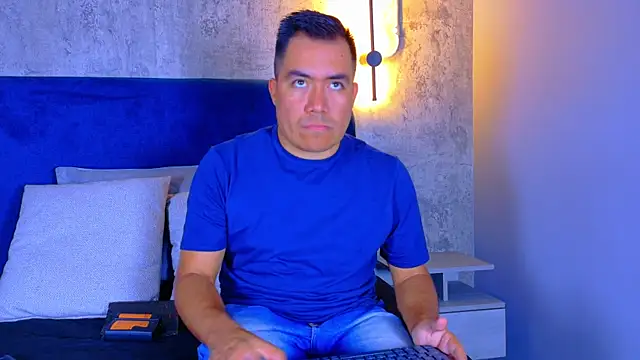 Jhonatan Morales S online show from December 2025 01:44:01 AM