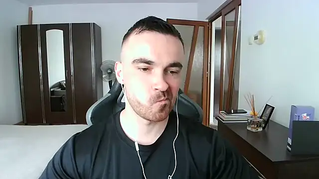 Snapshot of mu5clemania2 chatting on June 2026 09:37:02 AM mu5clemania2 online show from June 2026 09:37:02 AM