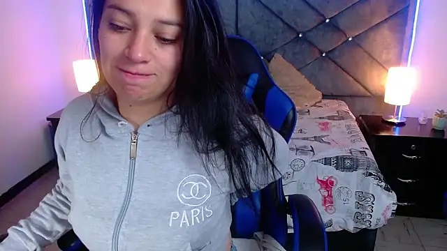 Julietacollins06 online show from December 2025 01:31:02 PM