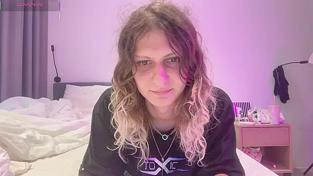 Alice Pinkhead online show from November 2025 09:53:01 AM