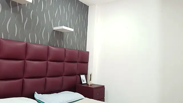 brianaGuzman online show from September 2025 02:29:02 PM