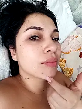 brianaGuzman online show from November 2025 01:32:02 PM