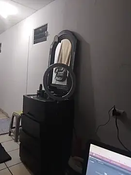 Tripisv online show from November 2025 04:06:02 AM