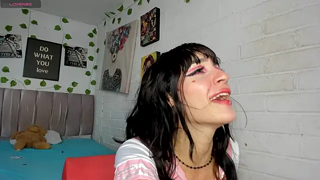 katt  black   online show from April 2026 07:19:01 PM