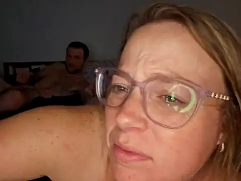 Snapshot of MrandMrsPooks chatting on November 2025 07:18:01 AM MrandMrsPooks online show from November 2025 07:18:01 AM