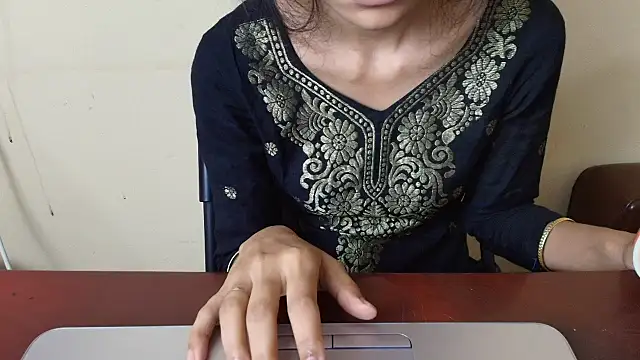 Srabontii online show from November 2025 01:05:01 AM