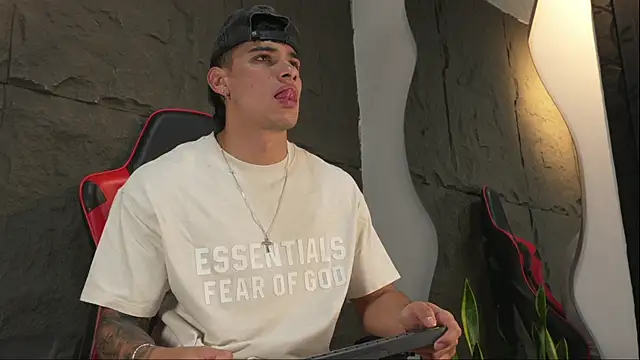 Snapshot of joseph_boy chatting on March 2026 11:26:02 AM joseph boy online show from March 2026 11:26:02 AM