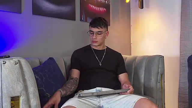 Snapshot of joseph_boy chatting on April 2026 11:37:01 AM joseph boy online show from April 2026 11:37:01 AM