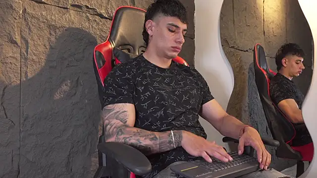 Snapshot of joseph_boy chatting on April 2026 12:21:01 PM joseph boy online show from April 2026 12:21:01 PM