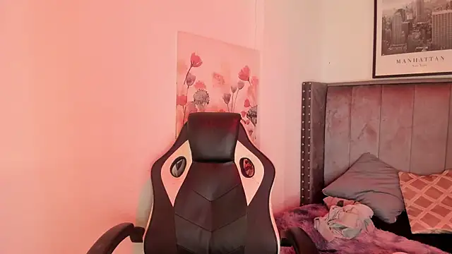 Alaia Cute online show from November 2025 03:40:02 AM