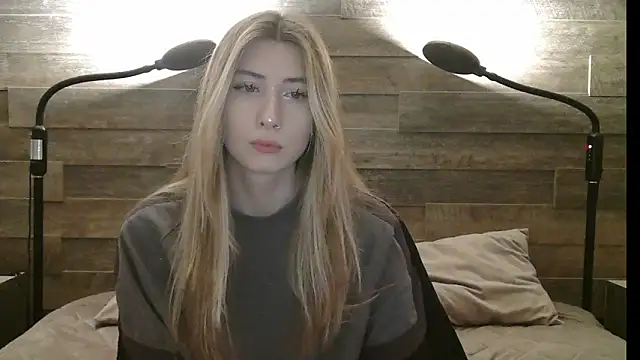 ErikaShyy online show from December 2025 11:30:02 AM