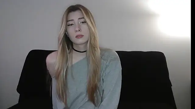 ErikaShyy online show from December 2025 11:14:02 AM