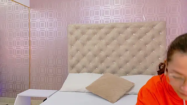 Snapshot of SaaraBrown chatting on November 2025 12:14:02 PM SaaraBrown online show from November 2025 12:14:02 PM