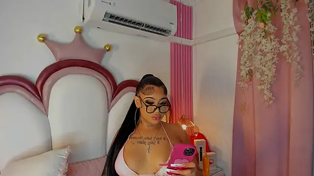 Snapshot of Mia_Jansen chatting on July 2026 02:15:02 PM Mia Jansen online show from July 2026 02:15:02 PM