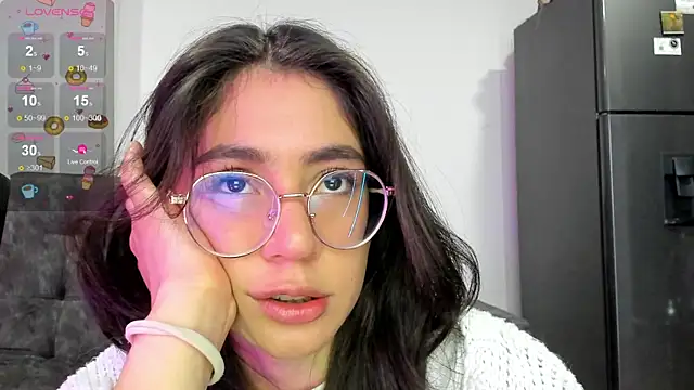 Snapshot of emmadiaz1 chatting on January 2025 12:27:02 AM emmadiaz1 online show from January 2025 12:27:02 AM