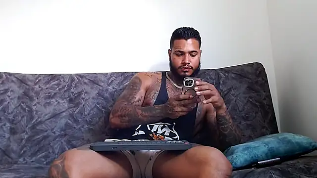 Snapshot of Exotic_tatto27121 chatting on December 2024 08:16:01 PM Exotic tatto27121 online show from December 2024 08:16:01 PM