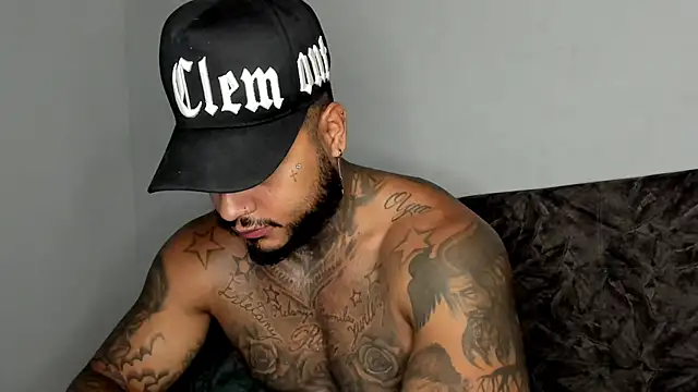 Snapshot of Exotic_tatto27121 chatting on September 2025 04:23:01 AM Exotic tatto27121 online show from September 2025 04:23:01 AM