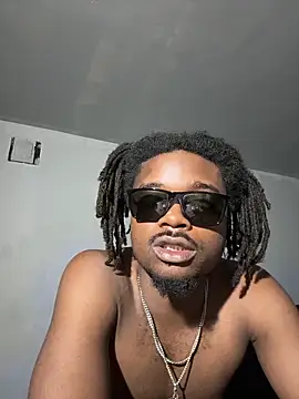Snapshot of SluttyLyfe4L chatting on May 2026 11:06:02 AM SluttyLyfe4L online show from May 2026 11:06:02 AM