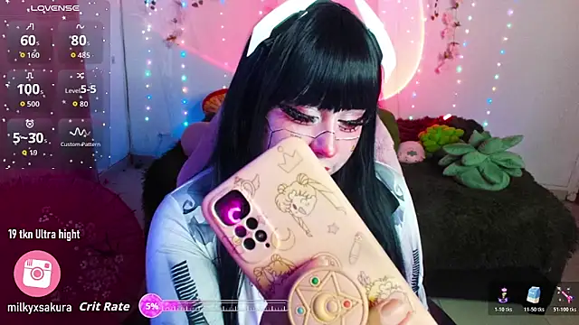 MilkyXSakura online show from November 2025 01:00:01 AM