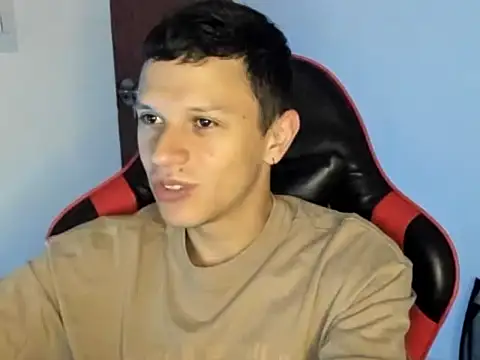 Snapshot of goodboy69l chatting on May 2026 03:06:02 PM goodboy69l online show from May 2026 03:06:02 PM