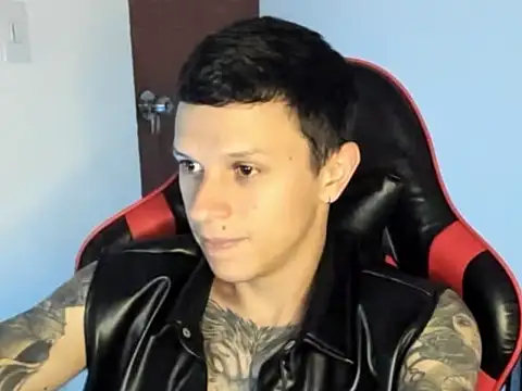 Snapshot of goodboy69l chatting on May 2026 01:00:01 AM goodboy69l online show from May 2026 01:00:01 AM