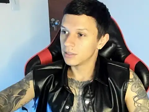 Snapshot of goodboy69l chatting on May 2026 02:43:01 PM goodboy69l online show from May 2026 02:43:01 PM