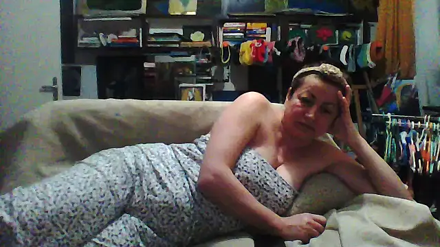 Snapshot of MariaAnaSunshine chatting on December 2025 04:45:02 PM MariaAnaSunshine online show from December 2025 04:45:02 PM
