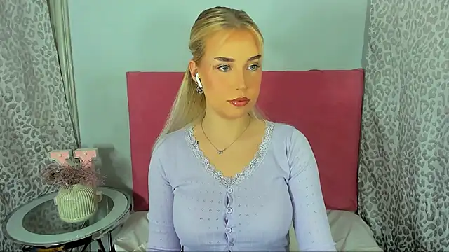 Snapshot of KristyHoney chatting on February 2026 03:21:01 PM KristyHoney online show from February 2026 03:21:01 PM