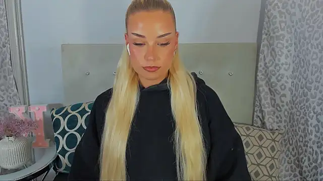 Snapshot of KristyHoney chatting on June 2026 07:05:02 PM KristyHoney online show from June 2026 07:05:02 PM