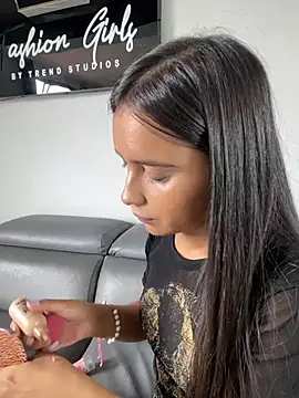 RoxyRoss  online show from February 2025 02:02:01 PM