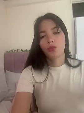 Snapshot of annaharper- chatting on December 2024 10:07:01 AM annaharper- online show from December 2024 10:07:01 AM