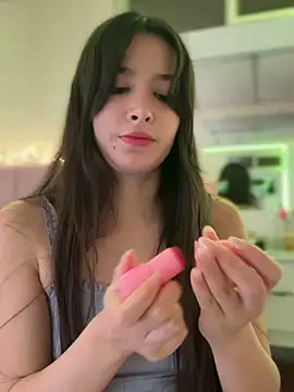 Snapshot of annaharper- chatting on February 2025 03:01:02 AM annaharper- online show from February 2025 03:01:02 AM