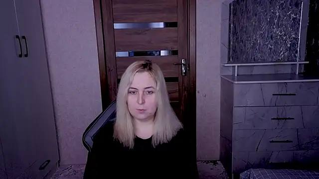 Kristy-Max online show from April 2026 08:25:02 PM