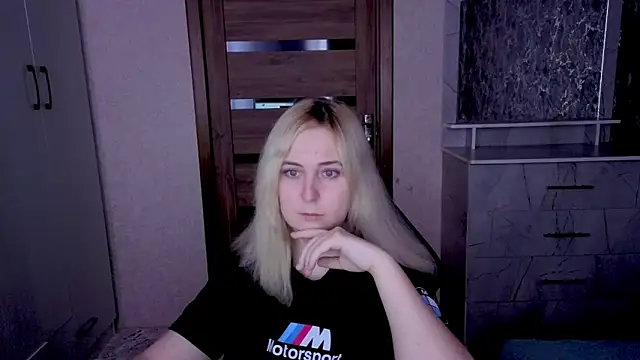 Kristy-Max online show from April 2026 08:43:01 PM